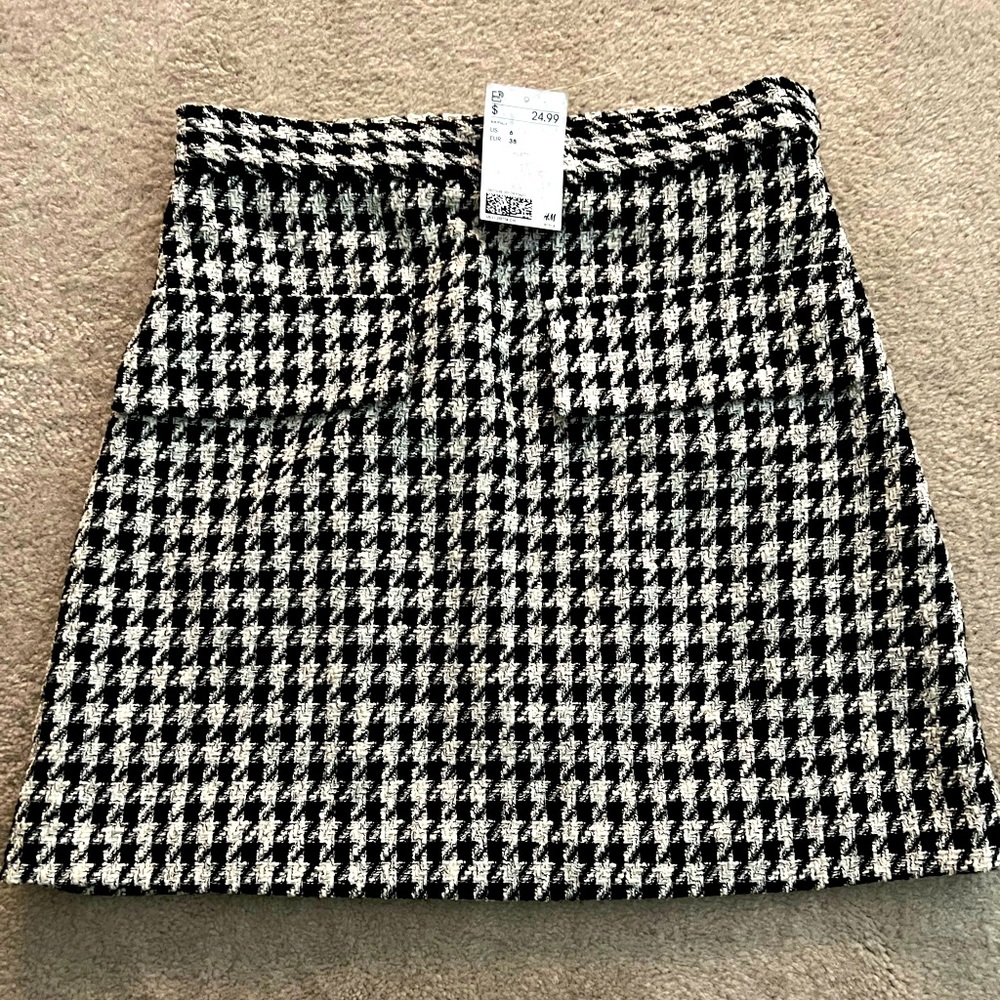 H&M black and white houndstooth skirt